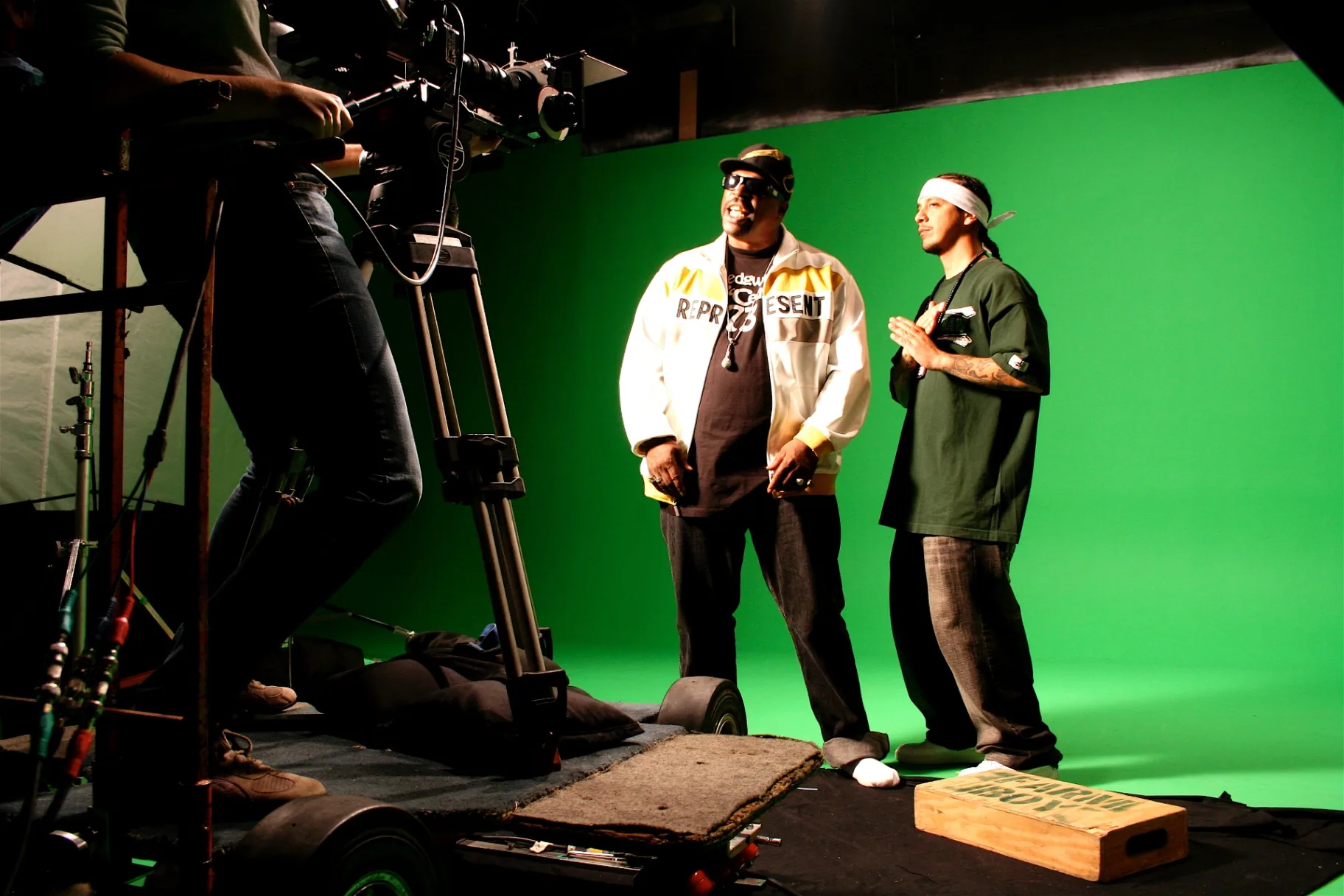 F.I.L.T.H.E.E.
FT. ICE-T & GRANDMASTER CAZ
"AY, AY, AYA" — photo 16